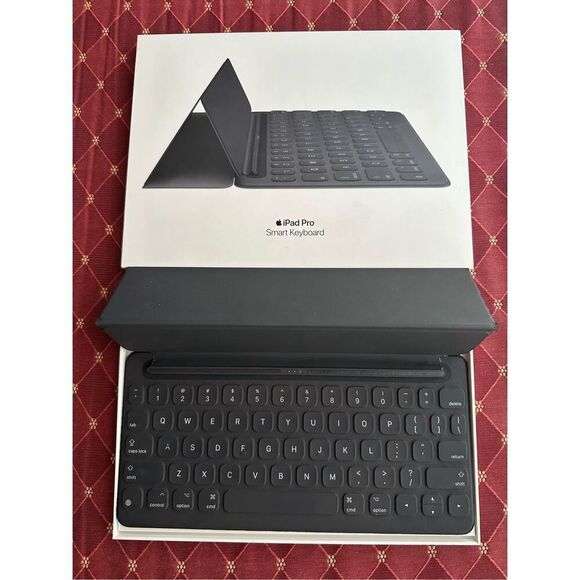 iPad Pro Smart Keyboard 10.5 in Model A1829 MPTL2LL/A Black Case - Picture 1 of 4
